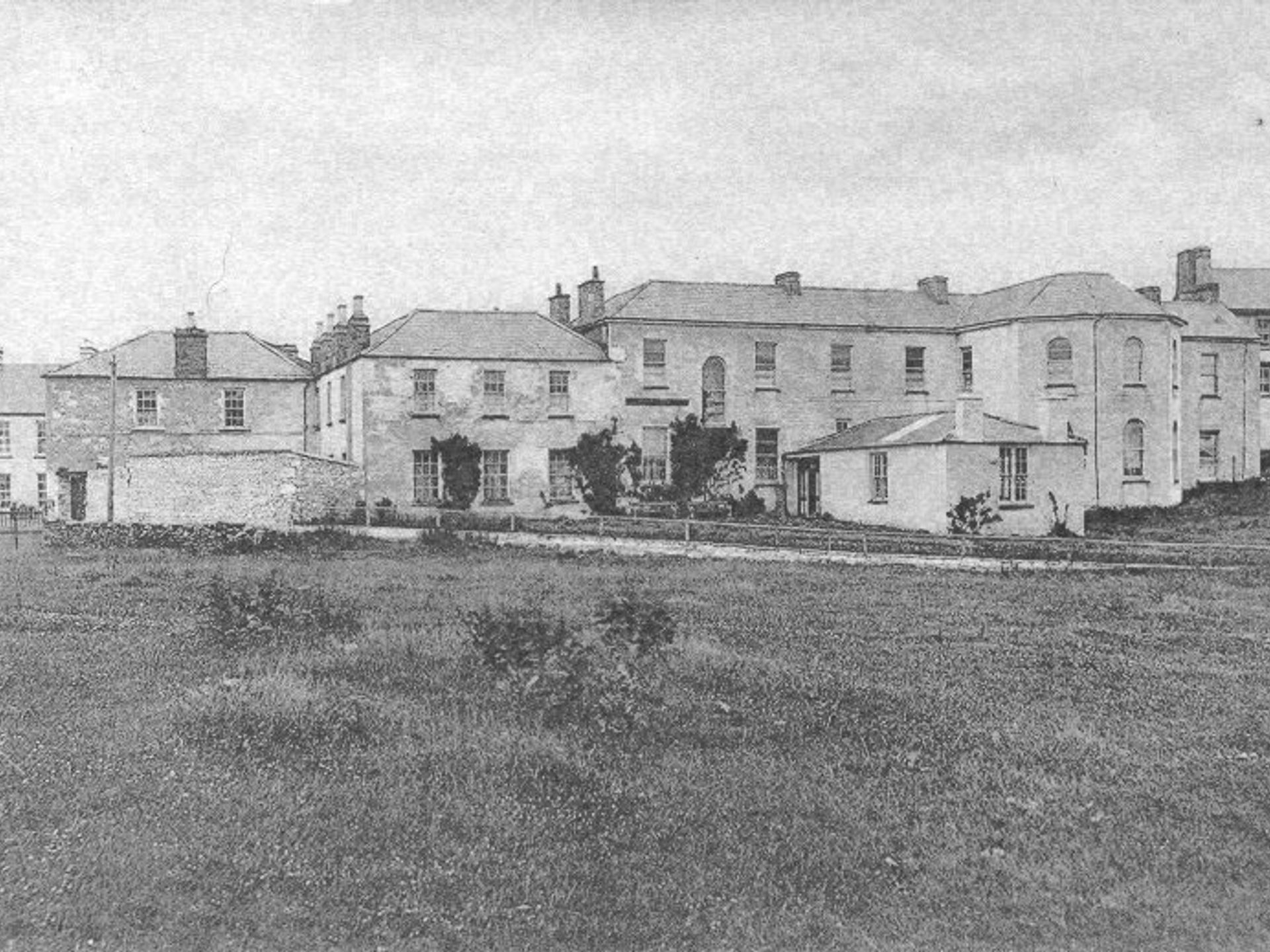 Royal Spa Hotel opened, built by John Reidy in 1832